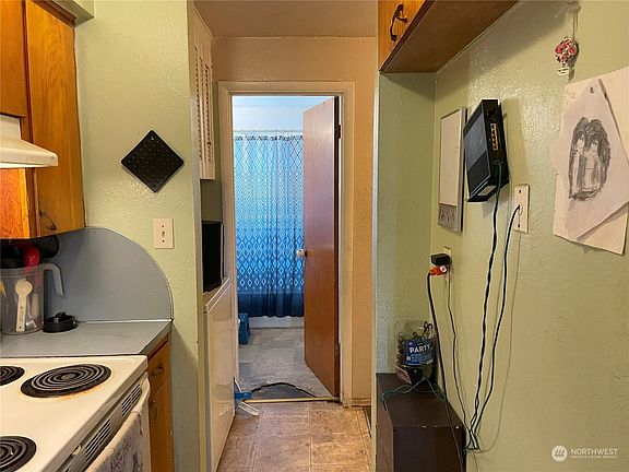 3rd image of 762 140th Street S