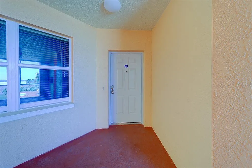3 bed, 2.0 bath, 1460 sqft, $9,500 — Photo 3