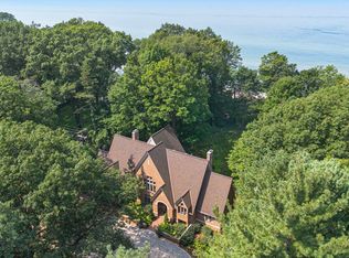 5285 Lakeshore Dr N, Holland, MI 49424