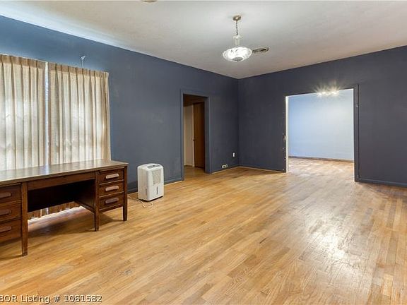 5th image of 550 W 2nd St