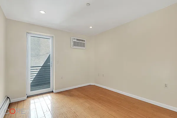 Rented by CORE | media 4