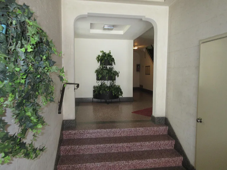 2433 Larkin St #1 — Photo 21