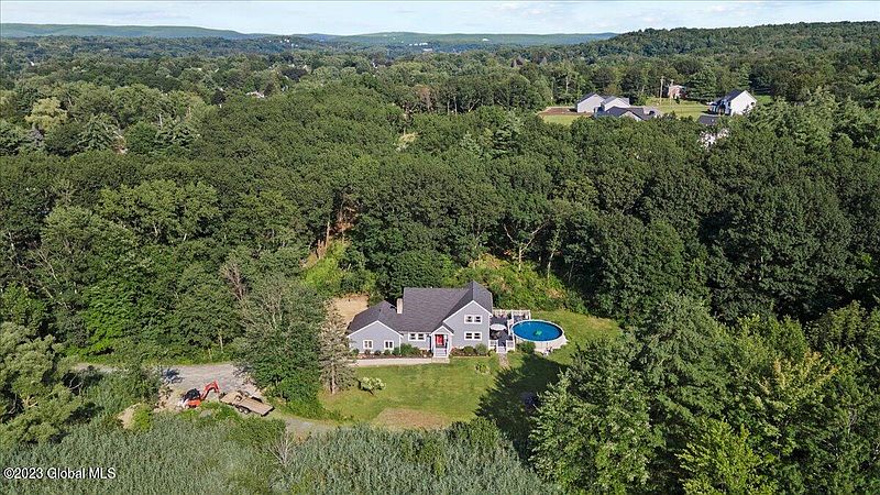 3rd image of 234 Whiteview Road