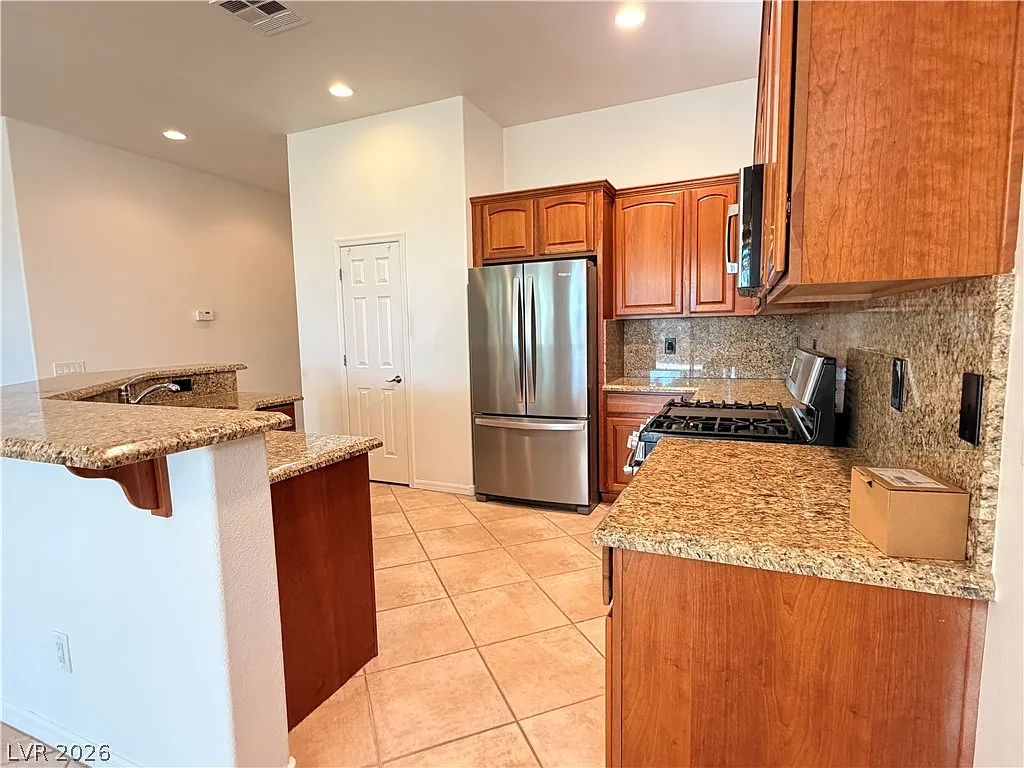 3 bed, 2.0 bath, 1616 sqft, $2,241 — Photo 4