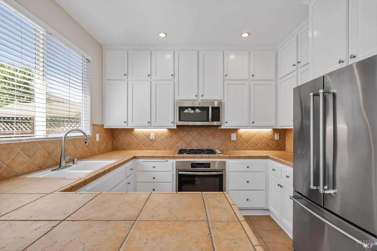 4728 Starbuck Avenue - Photo 4