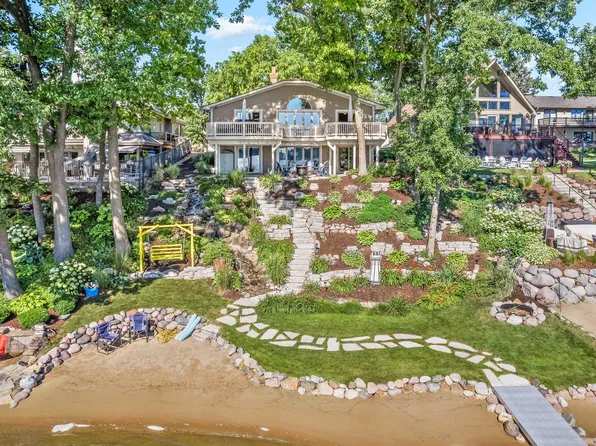 290 Holiday Dr, Somonauk, IL 60552