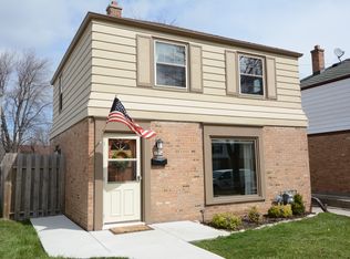 1734 E Eden Pl, St Francis, WI 53235
