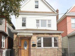 6727 52nd Rd, Maspeth, NY 11378