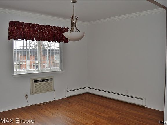 4th image of 2420 Parmenter Blvd APT 209