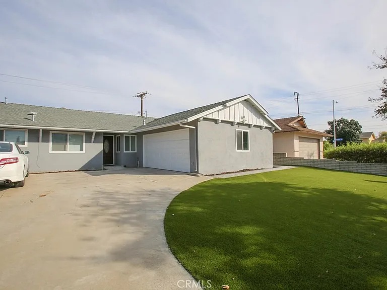 15952 Standish Ln — Photo 21