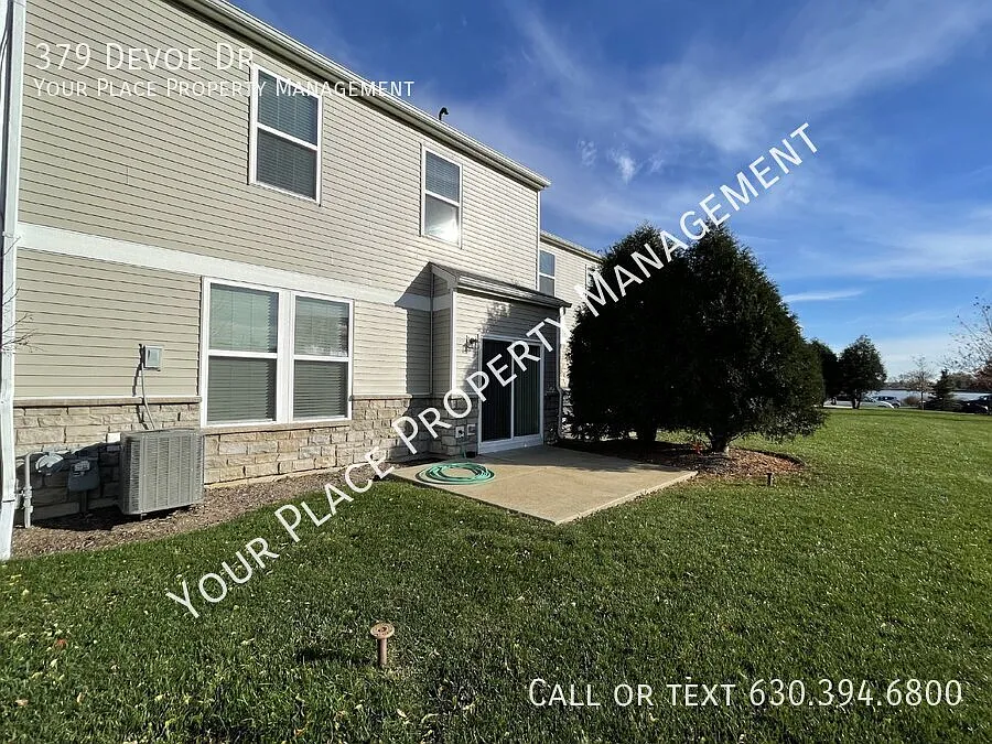3 Bedroom, 2.1 Bath End Unit in Prescott Mill of Oswego! 2 car garage! — Photo 2