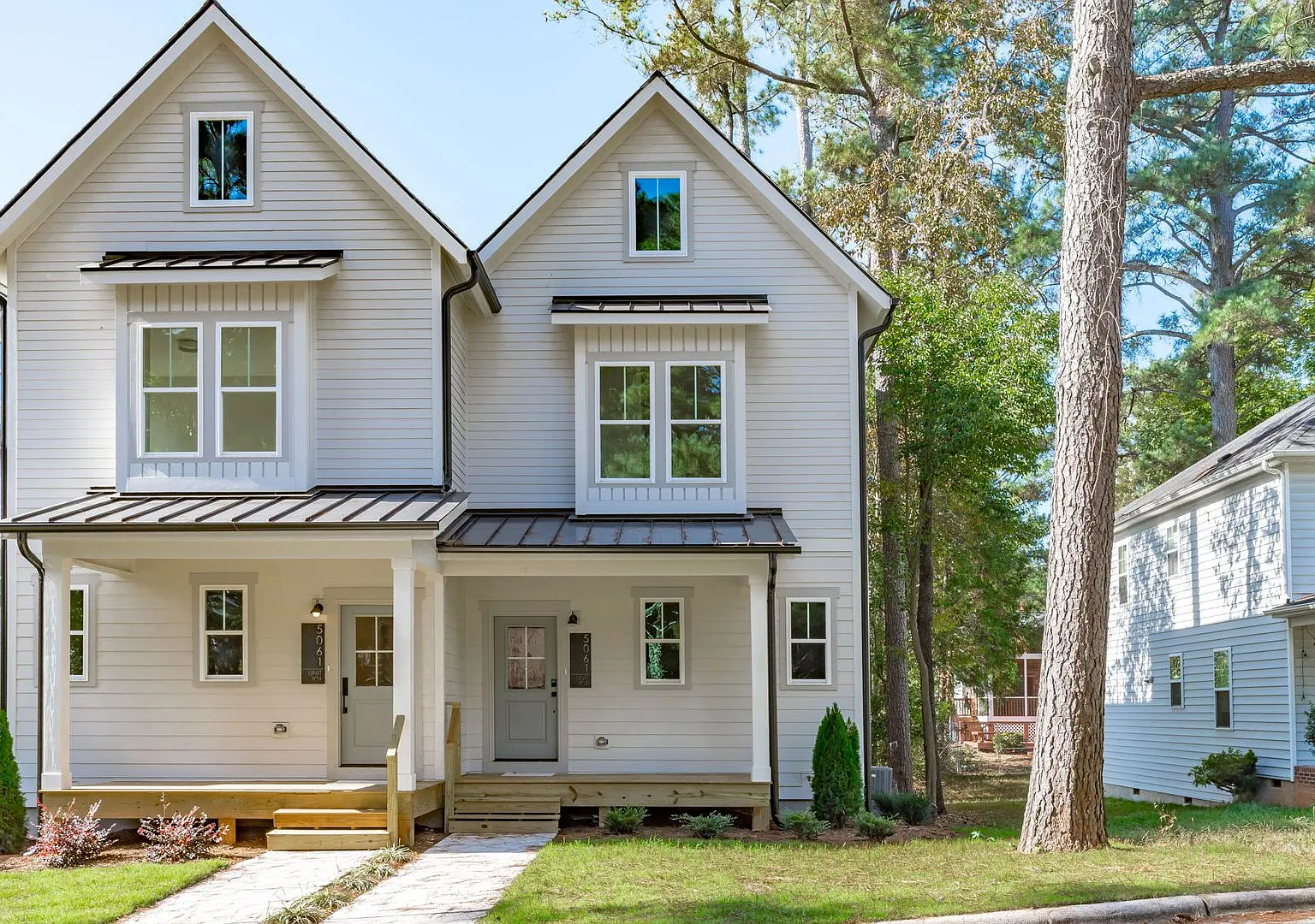Newly Built 3BD, 3.5BA End-Unit Raleigh Townhome with Large Upstairs Bonus Room Inside the Beltli... — Photo 1