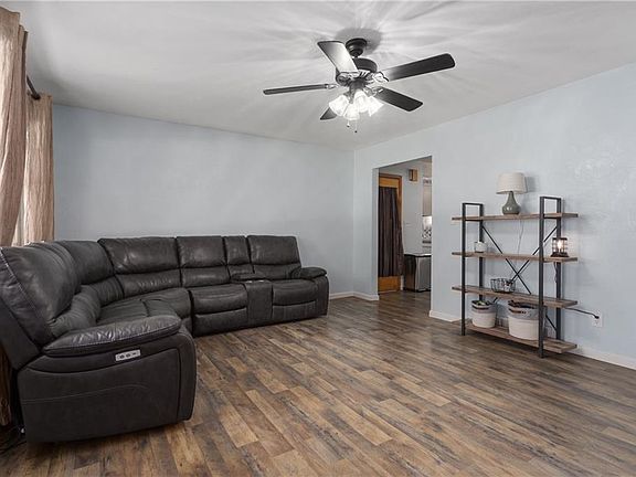 3rd image of 511 S Northern Blvd