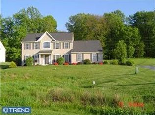 2 Pennwood Dr, Morgantown, PA 19543