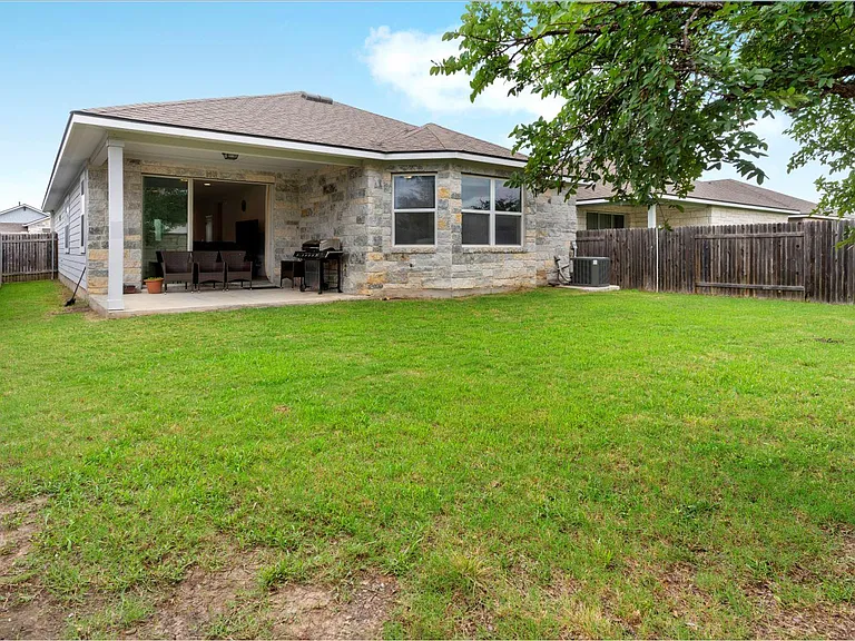 420 Winding Hollow Ln — Photo 34