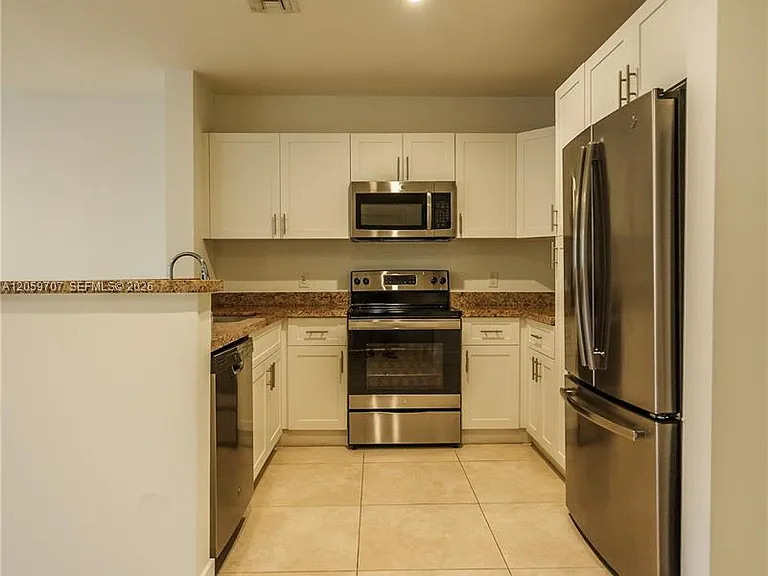 1091 Galiano St #102 — Photo 6