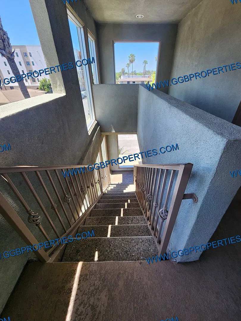 2500 Elm Ave — Photo 3