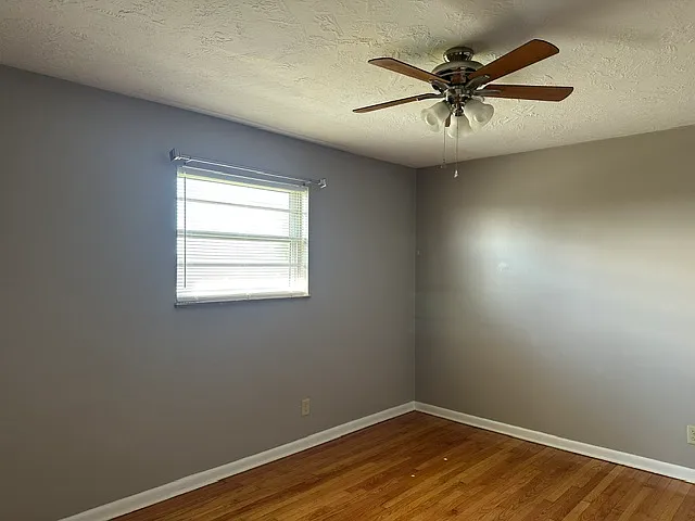 2 bed, 900 sqft, $1,300 — Photo 4