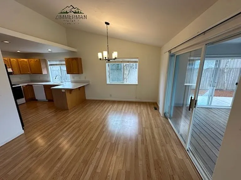 495 Emily Ln — Photo 5