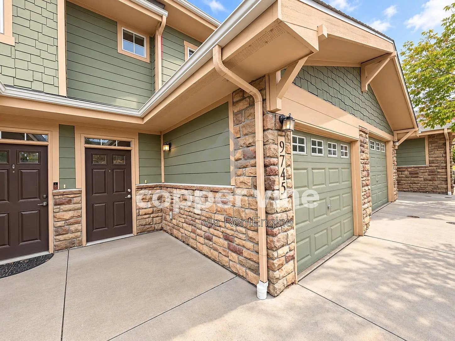 2 bed, 2.5 bath, 1294 sqft, $2,330 — Photo 2
