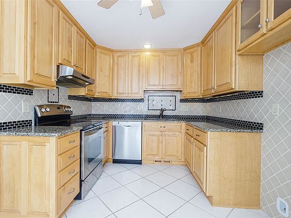 3rd image of 360 Sturbridge Village Dr