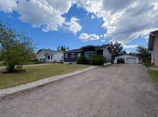 8218 Mission Heights Dr, Grande Prairie, AB T8W2A5