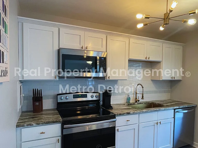 22148 Dante St #211 — Photo 5