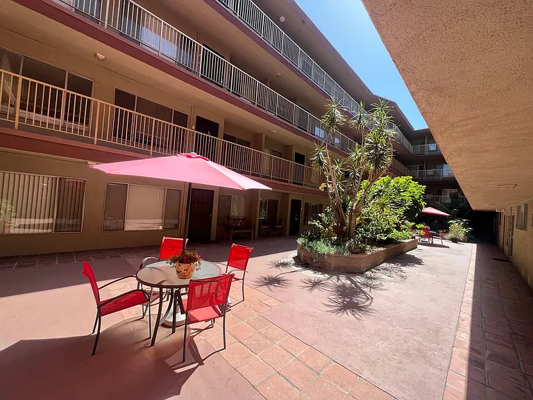 545 Chestnut Ave #101 — Photo 25