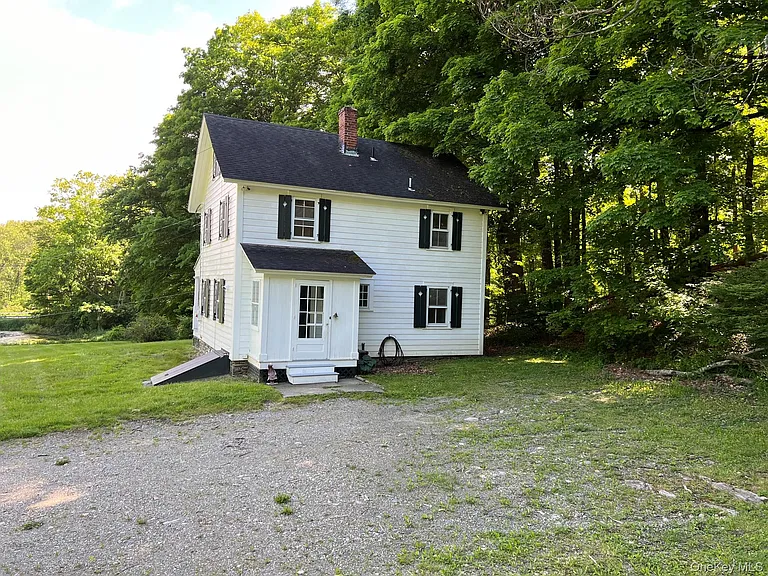 559 Shunpike — Photo 6