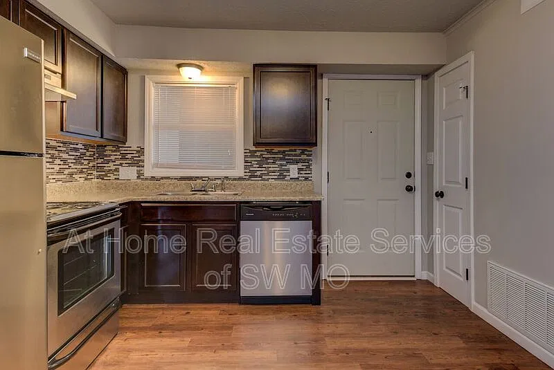 1 bed, 1.0 bath, $680 — Photo 3