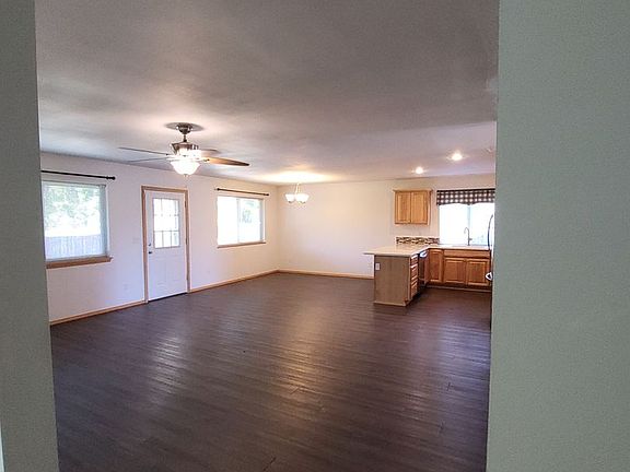 3rd image of 303 Parkside Loop