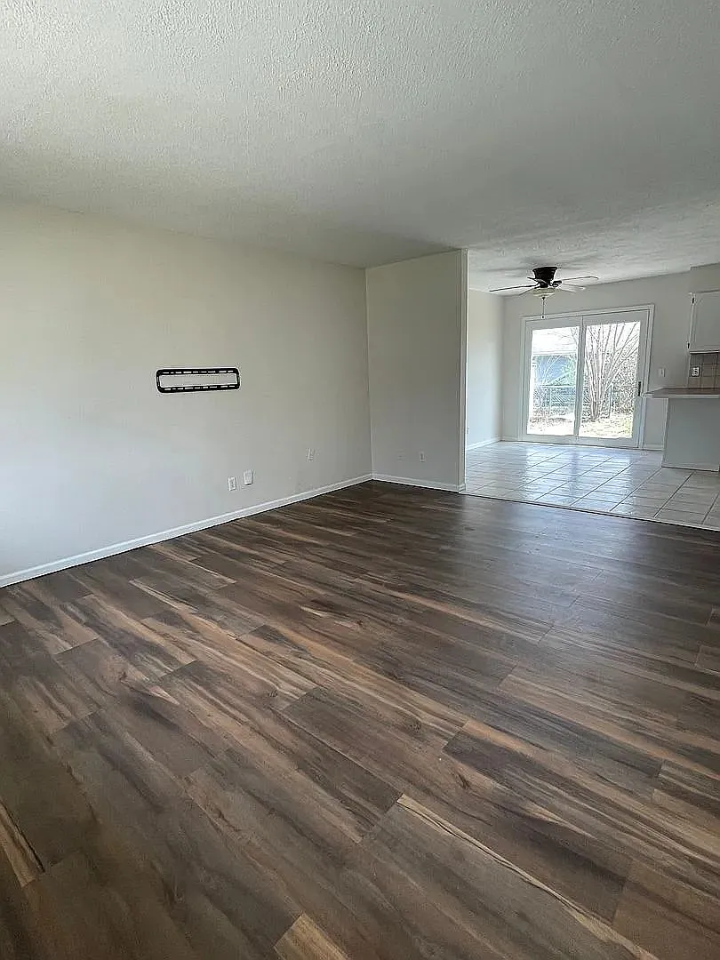 4 bed, 2597 sqft, $2,200 — Photo 3