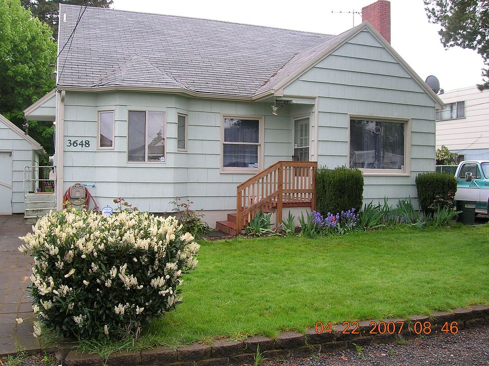 Front of house before new windows