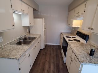 280 Stone St W APT 102, Almont, MI