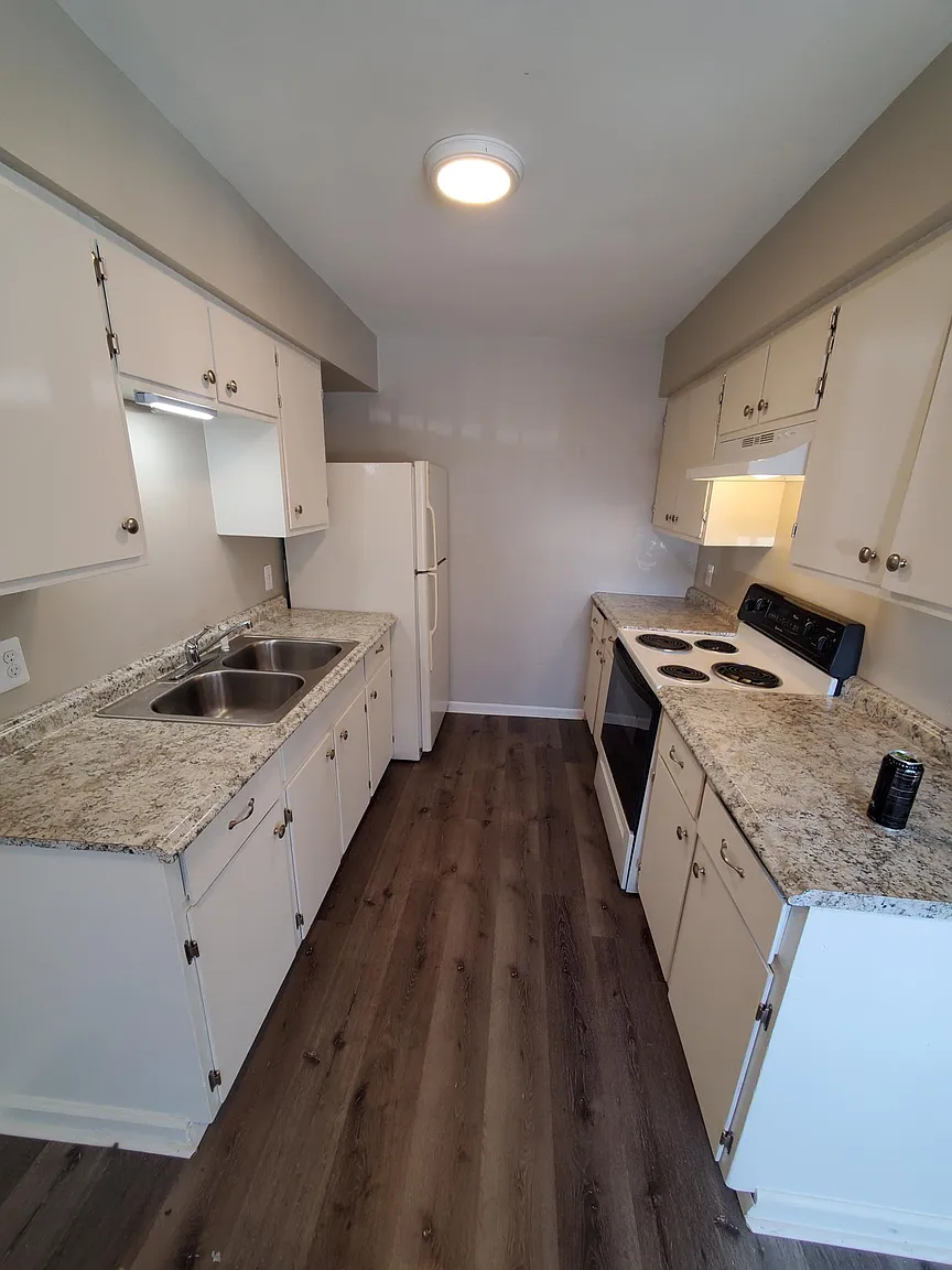 280 Stone St W APT 102 photo 1