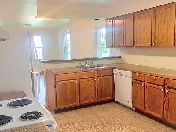 3rd image of 5213 Bloomingdale Ave