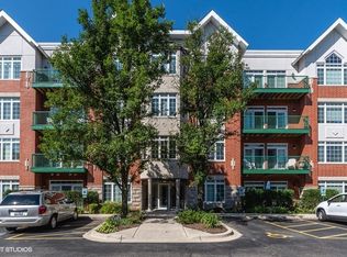 640 McHenry Rd APT 205, Wheeling, IL 60090