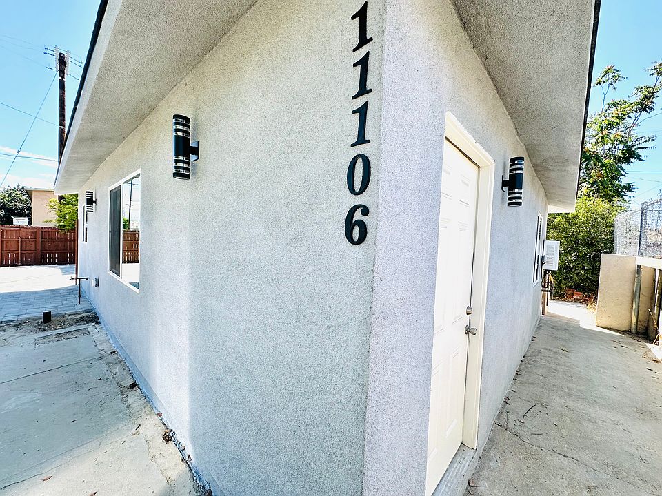 1st image of 11104 Oxnard St #11106