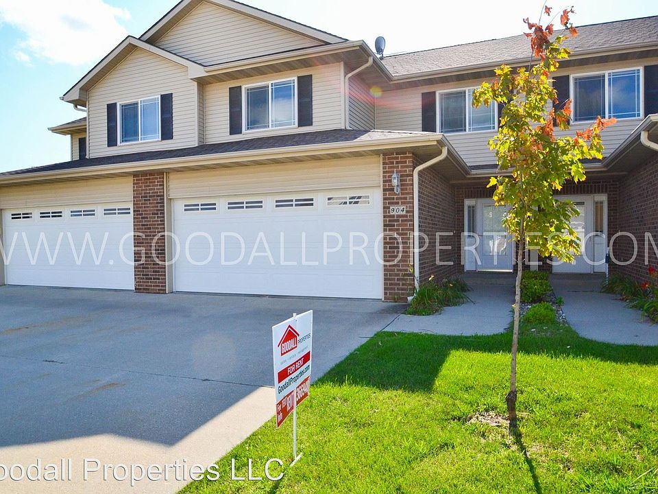 1st image of 904 SE Crossings Ln