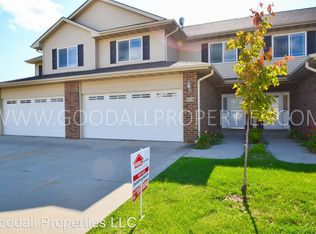 904 SE Crossings Ln, Grimes, IA 50111