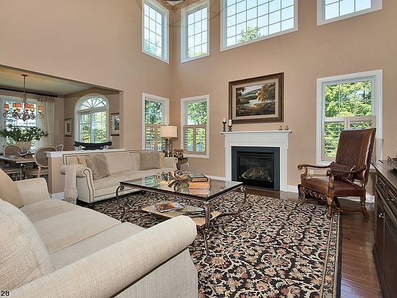 4th image of 7 Peiker Way #6