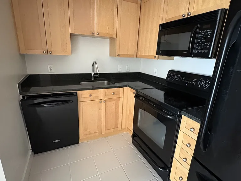 2001 15th St N #619 — Photo 16