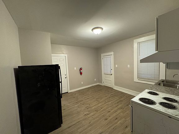 4th image of 1817 Whitehall St #2R