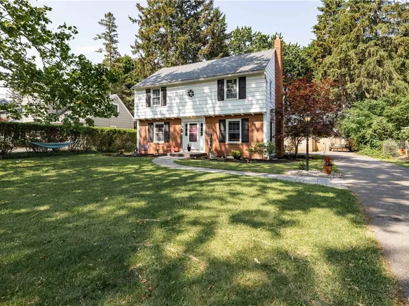 137 Edwards Dr, Fayetteville, NY 13066