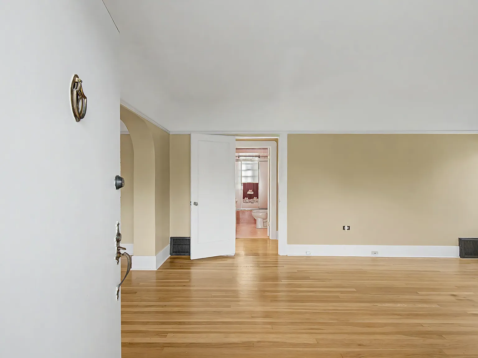 3 bed, 2101 sqft, $3,950 — Photo 2