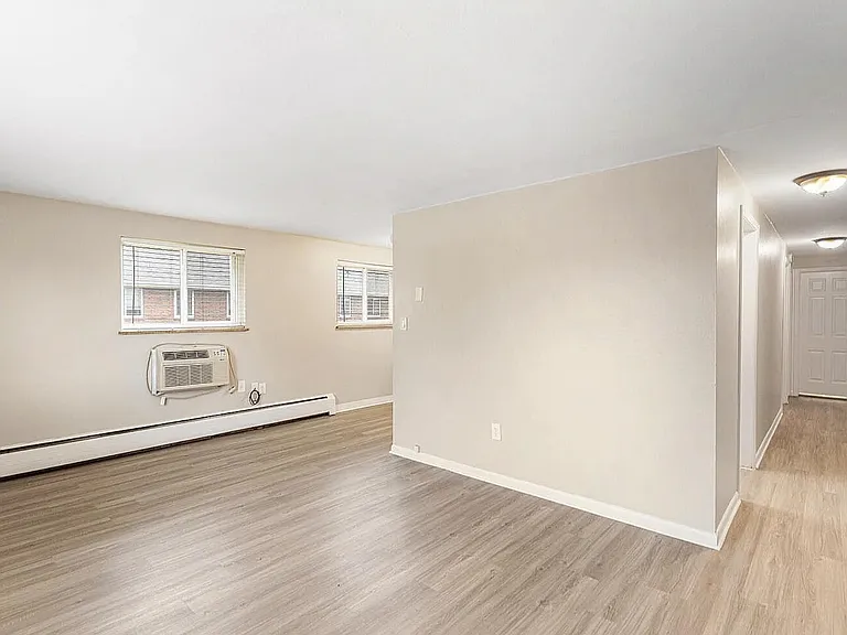1150 S Allison St — Photo 12