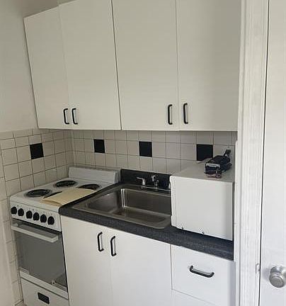 2nd image of 1722 Van Buren St #2