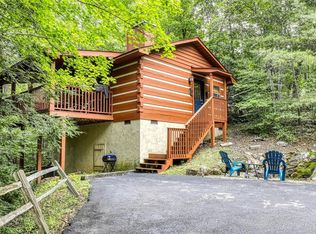 626 Country Oaks Dr, Pigeon Forge, TN 37863
