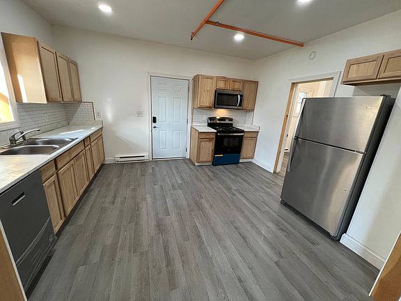 4th image of 333 Brandon Ave #1