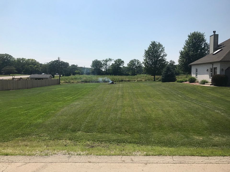 1st image of 404 Old Orchard Ln W